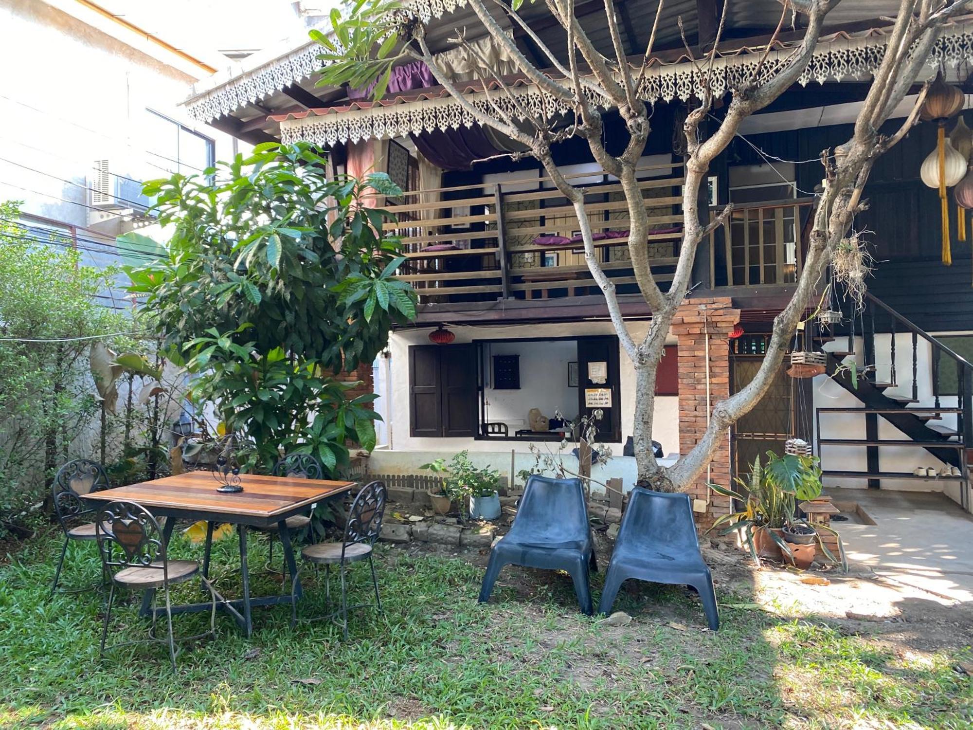 Nearthepark Boutique House Vandrarhem Chiang Mai Exteriör bild